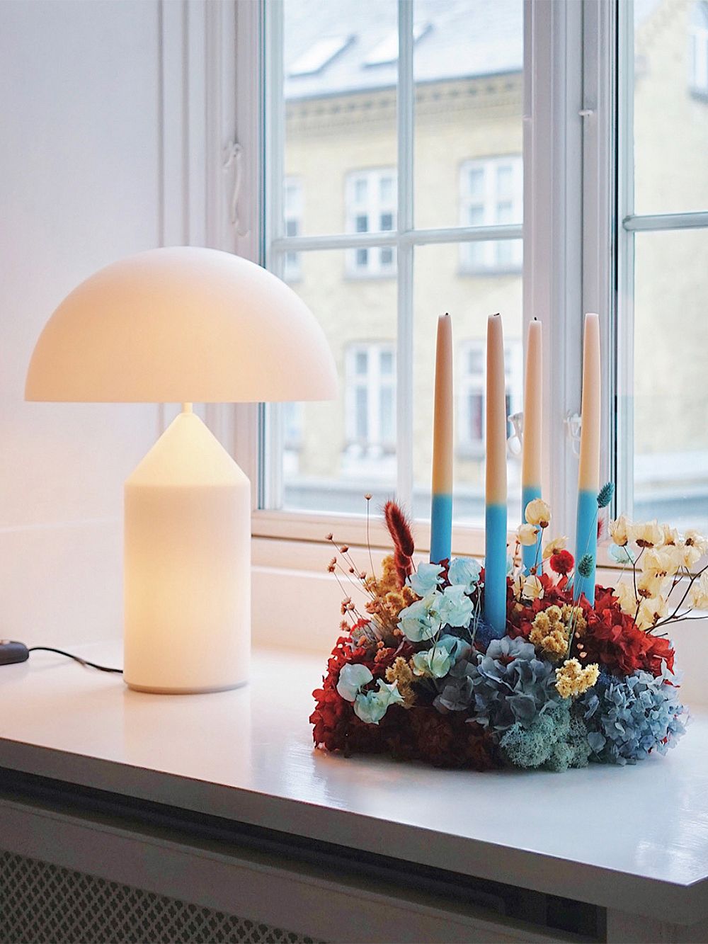 Oluce Atollo 237 pöytävalaisin, valkoinen