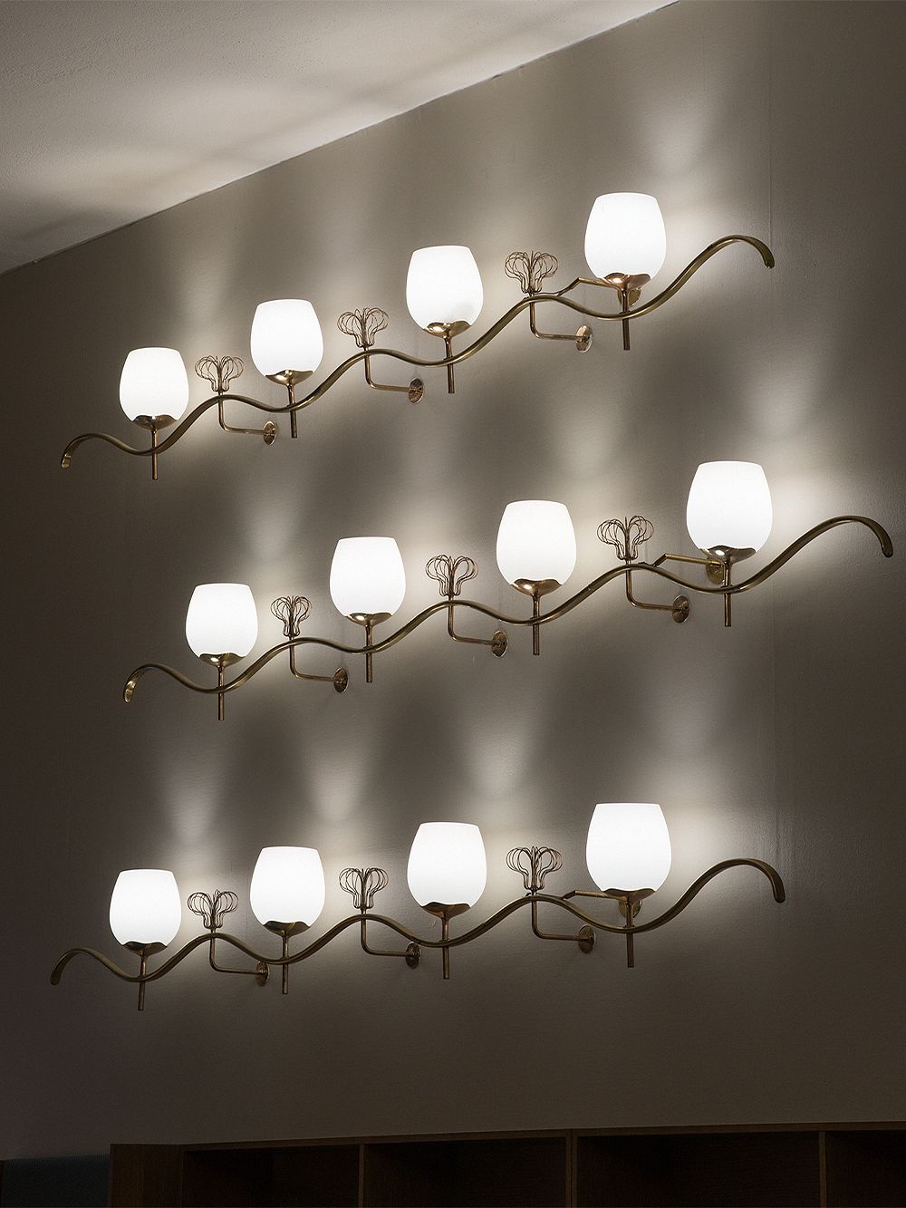 Paavo Tynell wall lamps at Hotel Vaakuna