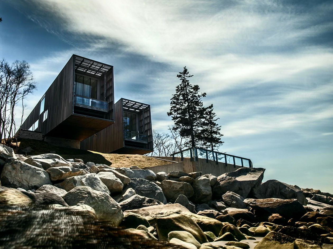 The World’s Most Extraordinary Homes (2017–2018)