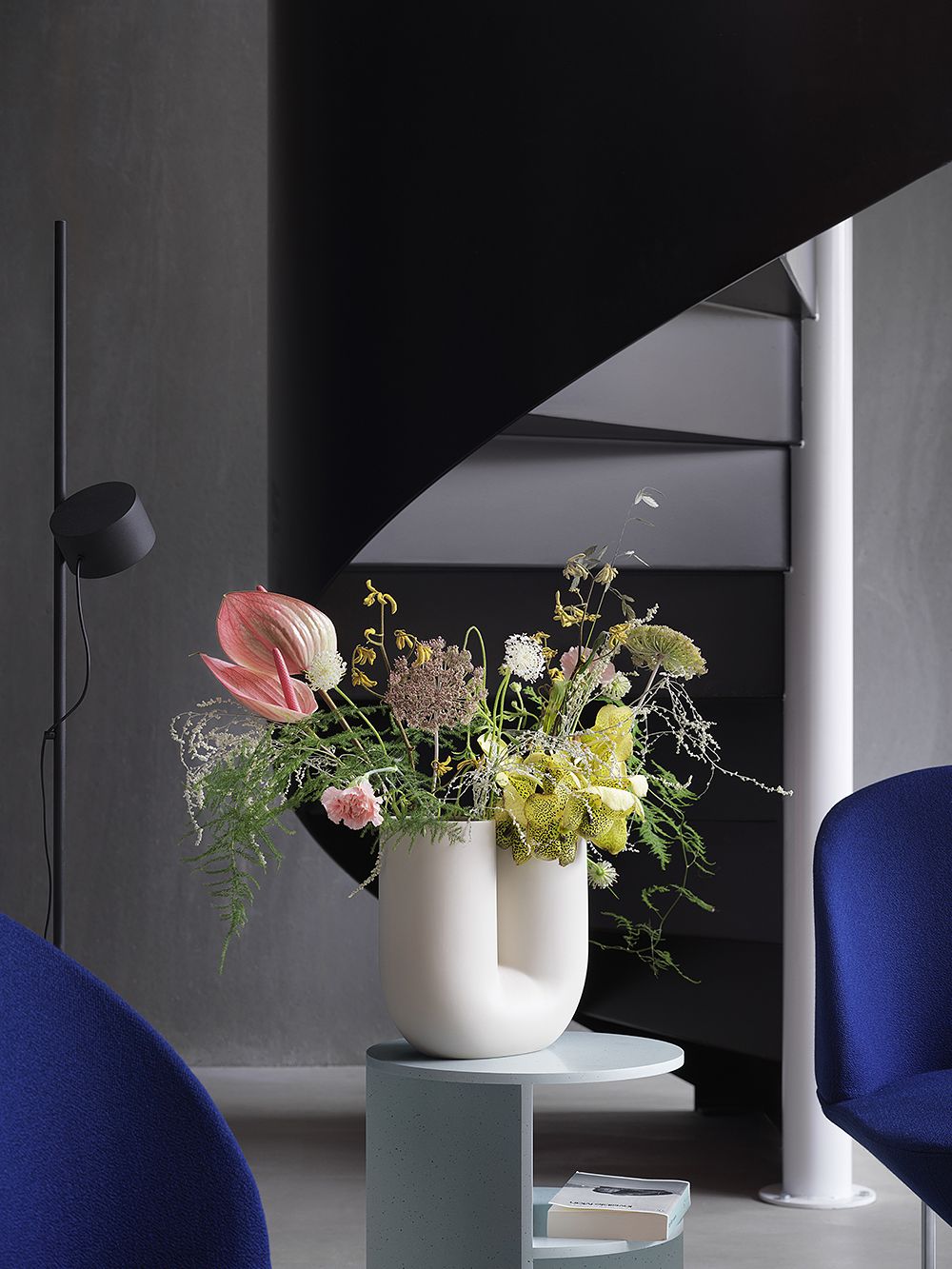 Muuto's Kink vase in sand, filled with flowers.