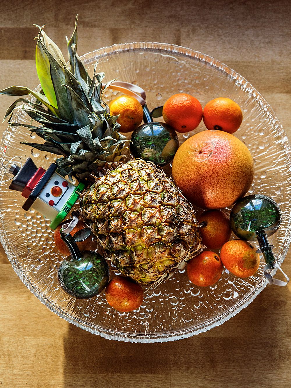 Fruit on Iittala's Ultima Thule serving platter