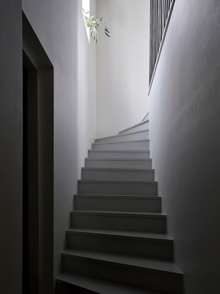 Staircase painted gray with Betolux