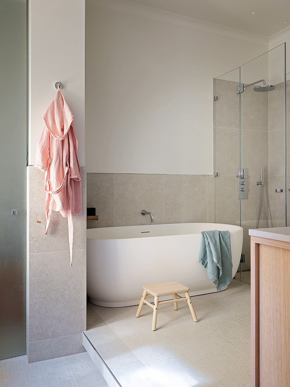 Neutral colors in the bathroom