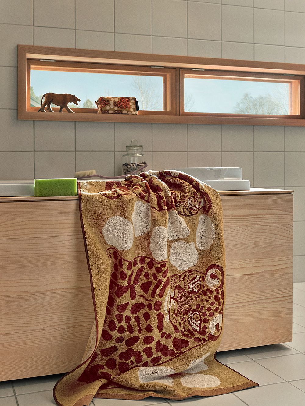 Marimekko Kaksoset bath towel, beige - burgundy