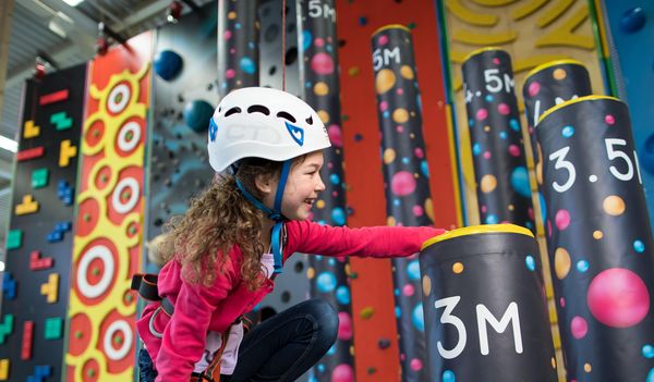 Joany (11), Aimée (8) en Bridget (6) testten het Klimparadijs