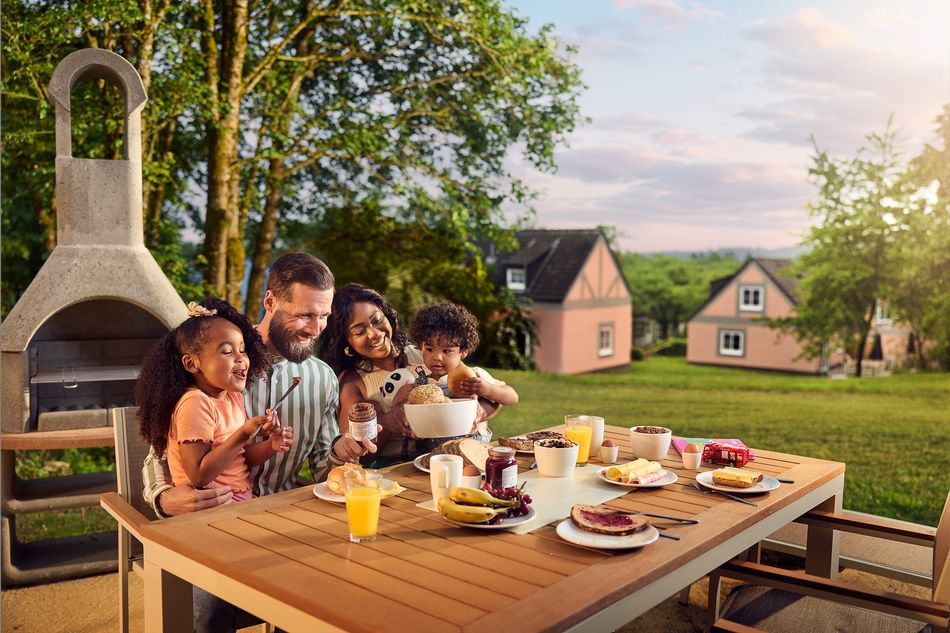 Een prachtig gerenoveerd cottage in Park Eifel, omringd door weelderige groene natuur, klaar om gasten te verwelkomen voor een inspirerende en betoverende ervaring.