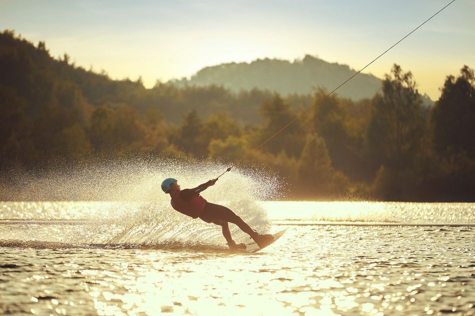 Wakeboarden zonsondergang Terhills Cablepark