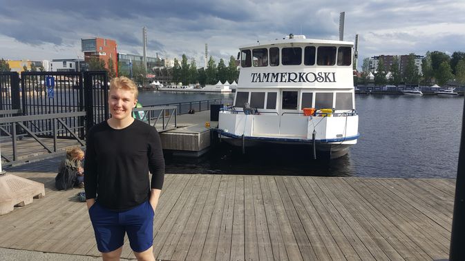 Aapeli Räsänen ehti kesällä viettää aikaansa myös kotikaupungin tutuissa maisemissa. Kuva: Miika Arponen