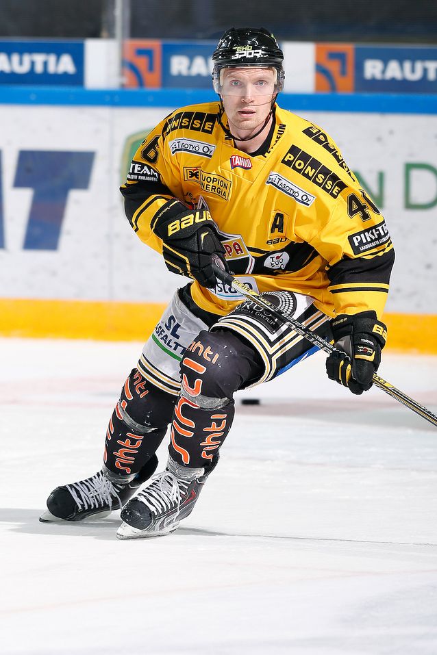 Jussi Timonen käänsi katseet nopeasti tulevaan. Kuva: Jukka Rautio / Europhoto