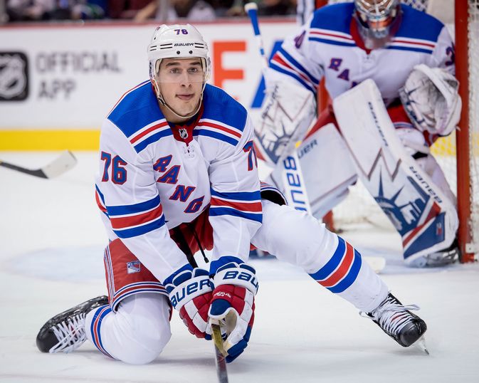 Brady Skjei blokkaa laukauksia huomattavasti Patrik Lainetta useammin. Kuva: Dom Gagne / All Over Press