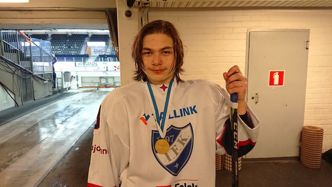 Niklas Nordgren pokkasi B-nuorten kultamitalin. Kuva: Miika Arponen