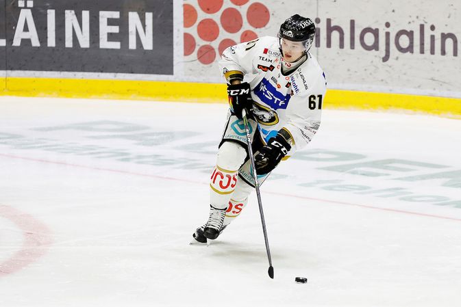 Teemu Kivihalmeen ammattilaisura alkoi kultaisesti. Kuva: Jukka Rautio / Europhoto