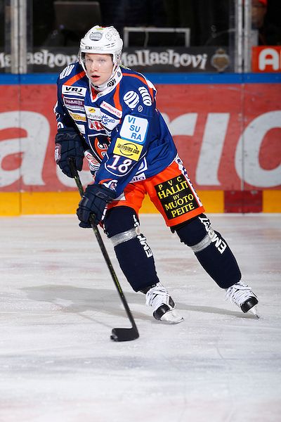 Tuukka Mäntylä on tuttu näky sinioranssissa peliasussa. Kuva: Jukka Rautio / Europhoto