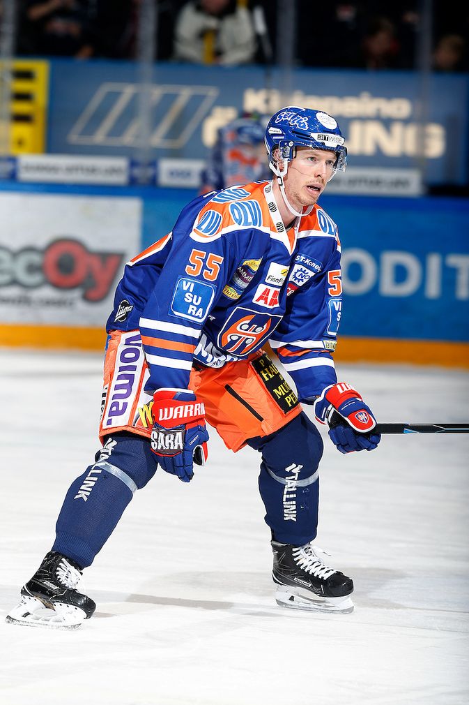 Blake Parlett tuo kokoa ja fyysisyyttä Tapparan puolustukseen. Kuva: Jukka Rautio / Europhoto
