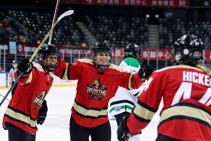 Annina Rajahuhta on kymmenessä pelaamassaan ottelussa tehnyt CWHL:ssä tehnyt tehot 3+6=9.