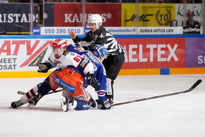 Kai Kantola ehti ottelussa vääntää pitkään myös Aleksander Bonsaksenin kanssa. Kuva: Jukka Rautio / Europhoto