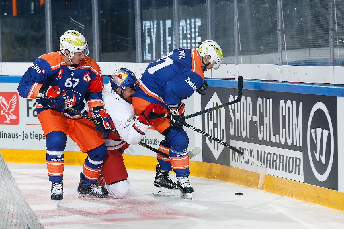 Tomas Zaborsky (vas.) keräsi Red Bull Salzburgia vastaan tililleen yhden syöttöpisteen. Kuva: Jukka Rautio / Europhoto