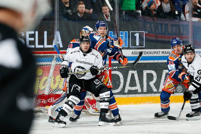Eric Perrin oli läpi ottelun erittäin vahva Tappara-maalin edessä. Kuva: Jukka Rautio / Europhoto