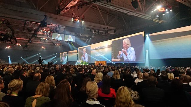 Sir Richard Bransonin Virgin-lentoyhtiön nimen epäiltiin antavan mielikuvan, että lennot eivät pääsisi perille asti, ja sekös yleisöä nauratti.