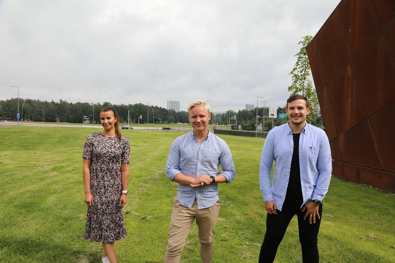 Elo's sales associate Jasmin Varis with entrepreneurs Henrik Helenius and Johannes Salmisaari