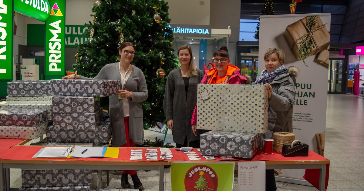 Logistikas jakoi lahjoja vähävaraisille lapsille Joulupuu-keräyksessä