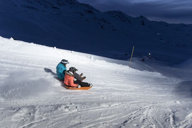 Descente nocturne en luge à Val Thorens