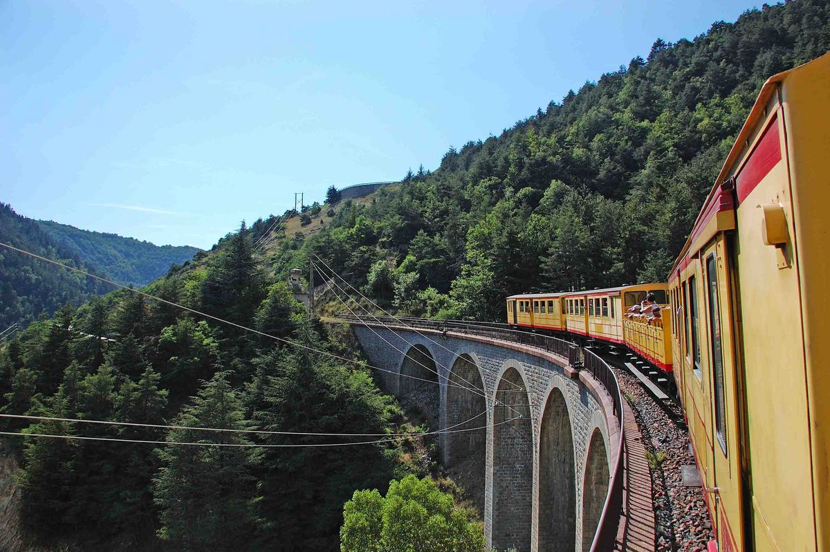 Le train jaune dans les Pyrénées