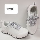 Scholl Galaxy Jacquard valkoinen Hinta 129€ Kokoja 36,37,38,39  Pohjallisen pituus: 36=23,8cm 37=24,4cm 38=25,0cm 39=25,6cm 40=26,2cm 41=26,8cm 42=27,4cm Normaalikokoa MULLISTAVA POHJALLINEN!  Schollin Biomechanics®-kengät auttavat vähentämään ylipronaation aiheuttamia kipuja kantapäissä, jaloissa, polvissa ja alaselässä. Ylipronaatiossa jalka kiertyy liikaa sisäänpäin ja jalkaholvi laskeutuu. Kliinisesti muotoiltu Tri-Planar Motion Control System vähentää jalkojen kuormitusta ja tukee jalan asentoa ja linjausta