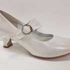 CHANTANA Design From Finland Hinta 95€ kokoja 37,38,39,40,41 -naisten myydyin juhlakenkämalli, löytyy monessa värissä -tyylikäs pompadour-korko 50mm -päällä solkisäätö, pysyy hyvin jalassa -tanssipohja -päällinen satiinikangasta -normaalikokoa