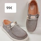 Kuva 8 HeyDude Wendy Metallic Sparkle Rose Gold Hinta 99€ koot 37,38,39,40,41,42  -tilava lesti, leveyttä ja myös varvaskorkeutta hyvin -ULTRAkevyt joustava ulkopohja -irroitettava, 5mm paksu vaimennettu pohjallinen, jossa päällinen kangasta -joustavaa tekstiiliä -helpot laittaa jalkaan ja menee rintavaankin jalkaan Lesti normaali, eli ota omaa kokoasi! Huom!! konepestävät 30 asteessa.  Pohjallisen pituus: 36= 24cm 37= 24,5cm 38=25,0cm 39=25,5cm 40=26,0cm 41=26,6cm 42=27,2cm