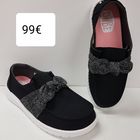 Kuva 14 HeyDude Wendy Bow Essentials Black Hinta 99€ koot 37,38,39,40,41,42  -tilava lesti, leveyttä ja myös varvaskorkeutta hyvin -ULTRAkevyt joustava ulkopohja -irroitettava, 5mm paksu vaimennettu pohjallinen, jossa päällinen kangasta -joustavaa tekstiiliä -helpot laittaa jalkaan ja menee rintavaankin jalkaan Lesti normaali, eli ota omaa kokoasi! Huom!! konepestävät 30 asteessa.  Pohjallisen pituus: 36= 24cm 37= 24,5cm 38=25,0cm 39=25,5cm 40=26,0cm 41=26,6cm 42=27,2cm