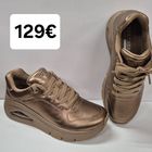 SKECHERS UNO Icon Lustrous Air Metallic Bronze Hinta129€ kokoja 36,37,38,39,40 -HUOM! päällinen nahkaa - ilmajäähdytteinen Air Cooled Memory Foam -sisäpohja -Skech-Air-ilmapehmustettu välipohja antaa erinomaisen iskunvaimennuksen kantapään alle -joustava, pitävä ulkopohja -2,5cm ns.piilokorko. HUOM! Kooltaan isoa, ota kokoa pienempi, kuin normaalisti käytät