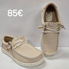 Kuva H20 HeyDude Wally Strech Sox Irish Cream Hinta 85€ koot 41,42,43,44,45,46  -tilava lesti, leveyttä ja myös varvaskorkeutta hyvin -ULTRAkevyt joustava ulkopohja -irroitettava, 5mm paksu vaimennettu pohjallinen, jossa päällinen nahkaa -joustavaa tekstiiliä -helpot laittaa jalkaan ja menee rintavaankin jalkaan Lesti normaali, eli ota omaa kokoasi! Huom!! konepestävät 30 asteessa.  41=26,5cm 42=27,0cm 43=27,5cm 44=28,0cm 45=28,5cm 46=29,0cm