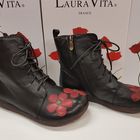 KUVA 11 LAURA VITA Gocno MUSTA 139€ - koot 37,  39,40 -pehmeää nahkaa -nauhat+vetoketju, kangasvuori, -notkea,pitävä kumipohja -leveä lesti  HUOM!! Ota numeroa suurempi, kuin normaalisti: MITTATAULUKKO, sisäpohjan mitta: 37=23,2cm, 38=23,8cm, 39=24,4cm, 40=25,0cm 41=25,6cm 42=26,2cm