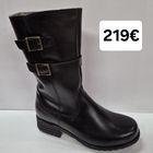 KUVA 17 PIQANT Musta saapas Hinta 219€ koot 37,38,39,40,41  -vetoketju sisäsivulla -vettä hylkivää pintanahkaa HUOM! erittäin lämmin AITO LAMPAANTURKISVUORI. -irroitettava pohjallinen PIQANT GRIP+ by SOLEPEX. -markkinoiden paras GRIP+ KITKApohja. PITÄÄ ja PUREE. Valmistettu Suomessa!  Pitää erinomaisesti lumella ja pitää tavallista kumipohjaa huomattavasti paremmin myös jäisellä kelillä.  Normaalikokoa.  MITTATAULUKKO, pohjallisen pituus: 37=24,4cm, 38=25,0cm, 39=25,6cm 40=26,2cm 41=26,8cm
