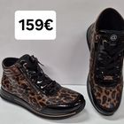 KUVA 33 ARA 159€ Kokoja 4,5=37,5 5=38 5,5=38,5 6=39 6,5=40 7=40,5 7,5=41  ARA Osaka nilkkuri nyt myös näyttävällä Leopardikuviolla!  -päällinen säänkestävää materiaalia -HUOM! nauhat+2 vetoketjua, menee rintavaankin jalkaan -irroitettava pehmeä pohjallinen, -kumipohja -luonnollinen bambupohjainen pehmeä vuori on hengittävä ja jalkaystävällinen HUOM! Leveä H-lesti. Pituudeltaan normaalikokoa. Koot ja pohjallisen pituus: 4,5=37,5=24,0cm 5=38=24,4cm 5,5=38,5=24,8cm 6=39= 25,2cm 6,5=40=25,6cm 7=40,5=26,0cm 7,5=41=26,4cm