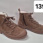 KUVA 36 PALLADIUM PAMPA Zip Brown Hinta 139€ kokoja 37,38,39,40,41,42  Palladium nyt myös kovasti toivottu vetoketjullinen malli, kokoja 37-42 Palladium on jo monena talvena ollut yksi myydyimmistä talvikengistämme. Eikä ihme. Näissä on kaikki hyvän talvikengän ominaisuudet. -hyvä, leveähkö lesti -tukevaa, vettä hylkivää nahkaa -lämmin, mukavan pehmeä vuori -erittäin pitävä kumipohja. Normaalikokoa