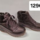 SKECHERS UNO Rugged - Galactic Heights Väri: helmiäisviimeistelty metallinhohto ruskea Hinta129€ kokoja 36,37,38,39,40  -nauhat+vetoketju -vedenpitävä duraleather-päällinen -Tekoturkisreunus ja vuori - ilmajäähdytteinen Air Cooled Memory Foam -sisäpohja -Skech-Air-ilmapehmustettu välipohja antaa erinomaisen iskunvaimennuksen kantapään alle -joustava, pitävä KITKAPOHJA -2,5cm ns.piilokorko. HUOM! Kooltaan isoa, ota kokoa pienempi, kuin normaalisti käytät