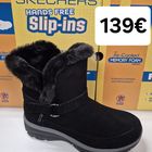 SKECHERS Easy Going Slip-Ins Musta Hinta 139€ kokoja 36,37,38,39,40,41  -Skechers Hands Free Slip-ins -3M Scotchgard käsitelty mokkanahka, antaa hyvän suojan kosteutta vastaan -Air-Cooled Memory Foam -sisäpohjallinen tarjoaa maksimaalisen mukavuuden. LEVEÄ Relaxed Fit lesti. -HUOM! reilu mitoitus, ota numeroa pienempi,kuin normaalisti käytät