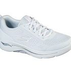 KUVA no:41 SKECHERS GOwalk Arch Fit 135€ White/Silver koot 39,40,päällinen joustavaa kangasta -pehmeä, muotoiltu Arch Fit-pohjallinen, joka tukee jalkaa koko jalkapohjalta -erinomaiset työkenkänä -tukeva kumipohja -konepestävä Pohjallisen pituus: 36=24,4cm 37=25,0cm 38=25,6cm 39=26,2cm 40=26,8cm 41=27,4cm HUOM! Skechers ArcFit malleissa reilu mitoitus, ota numeroa pienempi,kuin normaalisti käytät