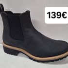 KUVA 8 ECCO Elaina, musta Hinta 139€ kokoja 37,38,39,40,41,42  (löytyy myös ruskea nupukkinahkainen)  -pehmeää rasvanupukkia -tukeva pohja -irroitettava pohjallinen -venykkeet molemmin puolin -kangasvuori Normaalikokoa. Pohjallisen pituus. 37=24,4cm 38=25,0cm 39=25,6cm 40=26,2cm 41=26,8cm 42=27,4cm