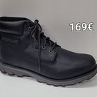 Kuva M106 CATERPILLAR Founder musta Hinta 169€ kokoja 41,42,44,45,46 -tukevaa vettähylkivää nahkaa -vuori pehmustettua kangasta -irroitettava pohjallinen -erittäin pitävä, notkea kumipohja -lenkkarin mukavuus ja maiharin tukevuus Lesti on leveähkö ja pituudeltaankin hieman normaalia suurempaa. Pohjallisen pituus: 41=27cm 42=27,8cm 43=28,6cm 44=29,4cm 45=30,2cm 46=31,0cm