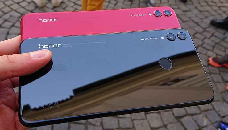 Honor 8X julkaistaan punaisen ja mustan lisäksi sinisenä.