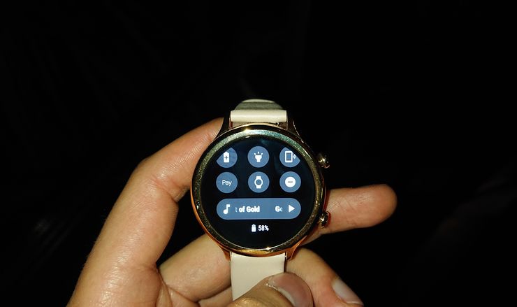 TicWatch C2:ssa on Android-pohjainen Wear OS -käyttöjärjestelmä.