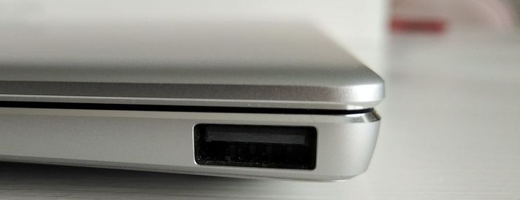 Perinteinen USB-A-porttikin on tällä kertaa saatu mahdutettua mukaan.