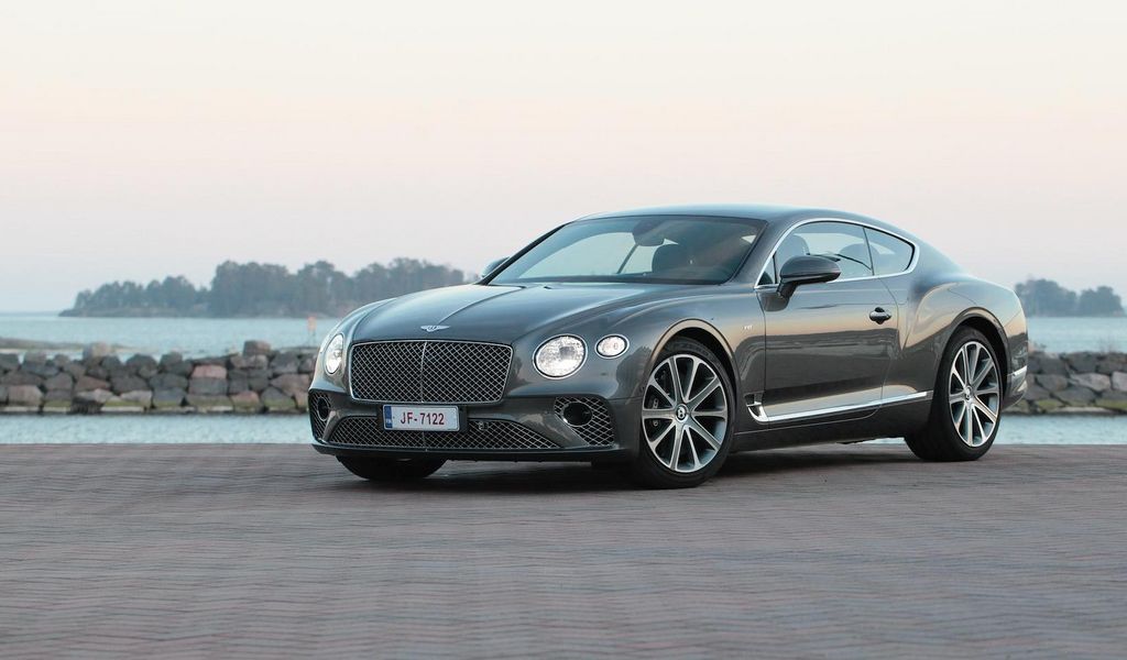 Koeajossa Bentley Continental Gt V8 Klassinen