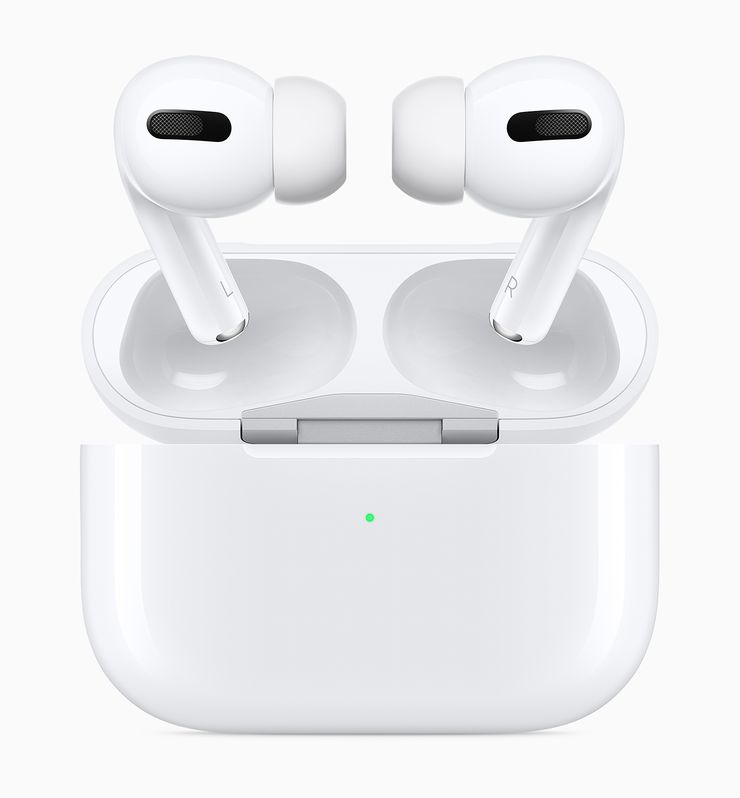 AirPods Pro -kuulokkeet ja niiden latauskotelo.