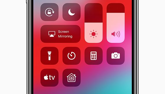 Ohjauskeskuksen Apple TV -painikkeesta pääsee suoraan käsiksi kaukosäätimeen.