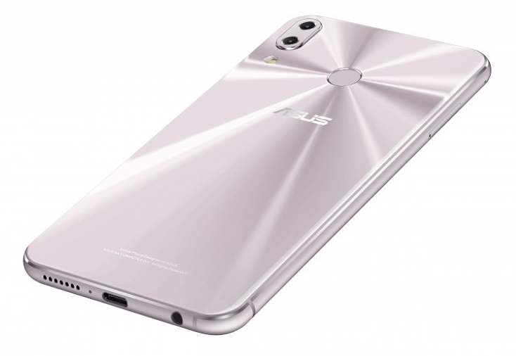 Asus Zenfone 5 / 5z takaa.