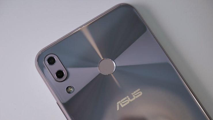 Sormenjälkilukija on ZenFone 5:n heikoimpia puolia.